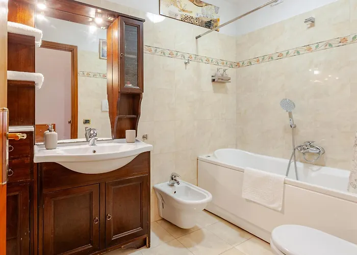 Modern & Cozy Double Rooms, Private Bath Wifi Ac